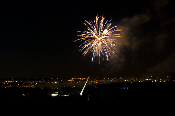042 Fireworks Above Sundial Bridge 070409