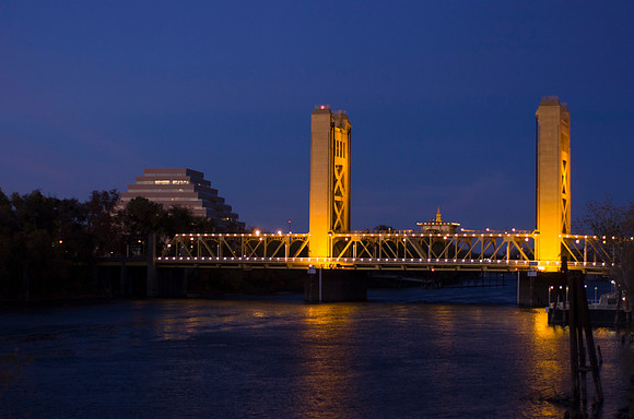 Capitol Street Bridge  01711202004