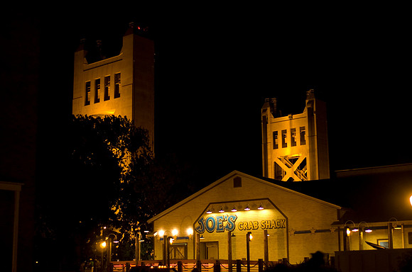 OLD SAC AT NIGHT 0910102004