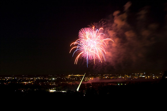 020 Fireworks Above Sundial Bridge 070409
