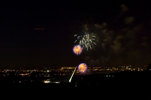 012 Fireworks Above Sundial Bridge 070409